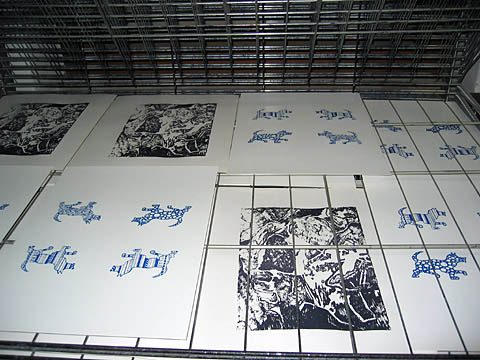 SHELVES FOR DRYING THE PRINTS